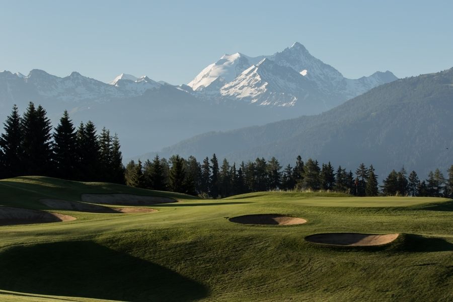 One of the top 5 golf courses in the Alps is the Serveriano Ballesterros Course in Crans Montana, sure to appeal to all golf enthusiasts