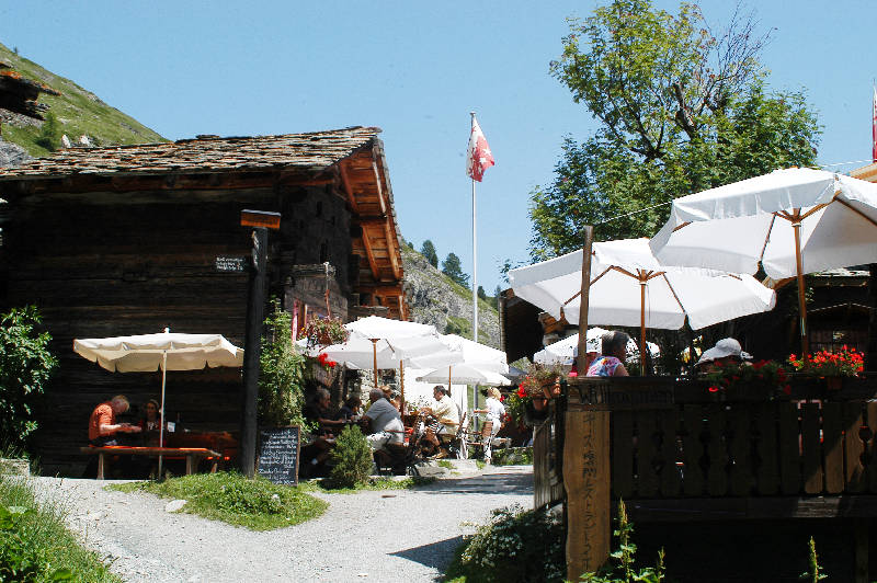 Restaurant Z'Mutt. Credit: Angeline Davies restaurant Z.mutt, best restaurants in Zermatt, Zermatt restaurants, Zermatt summer holiday