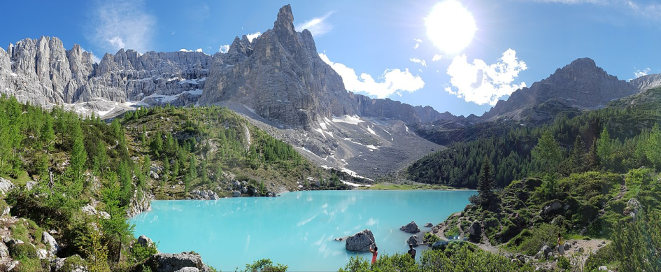 Lago di Sorapiss is a beautiful destination when hiking in Cortina