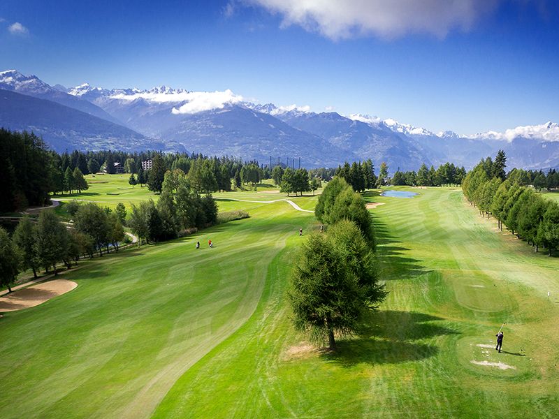golf in Crans Montana in the simmer
