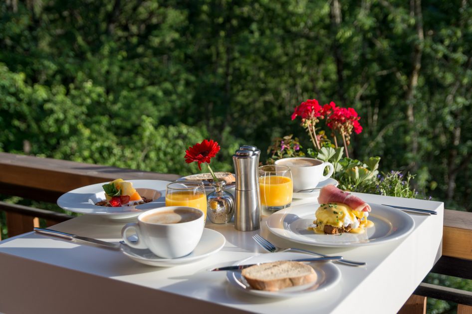 Al-Fresco dining in Ferme de Moudon, Les Gets