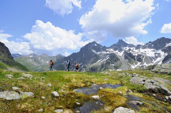 Hikers in summer St. Anton am Arlberg (Credit: Josef Mallaun)