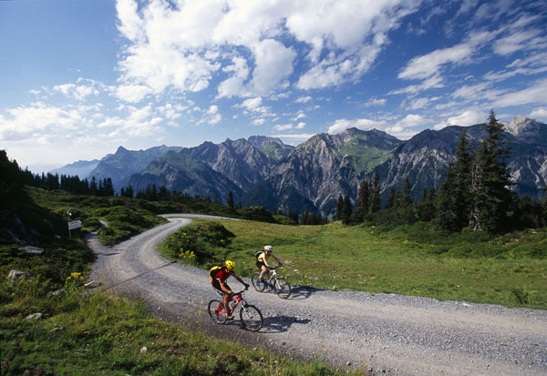 Mountain biking in St. Anton (Credit: Wolfgang Ehn)