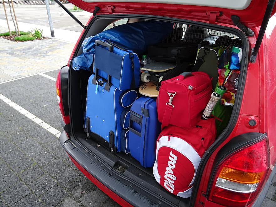 driving to the Alps, travelling to the Alps by car, pack up the car