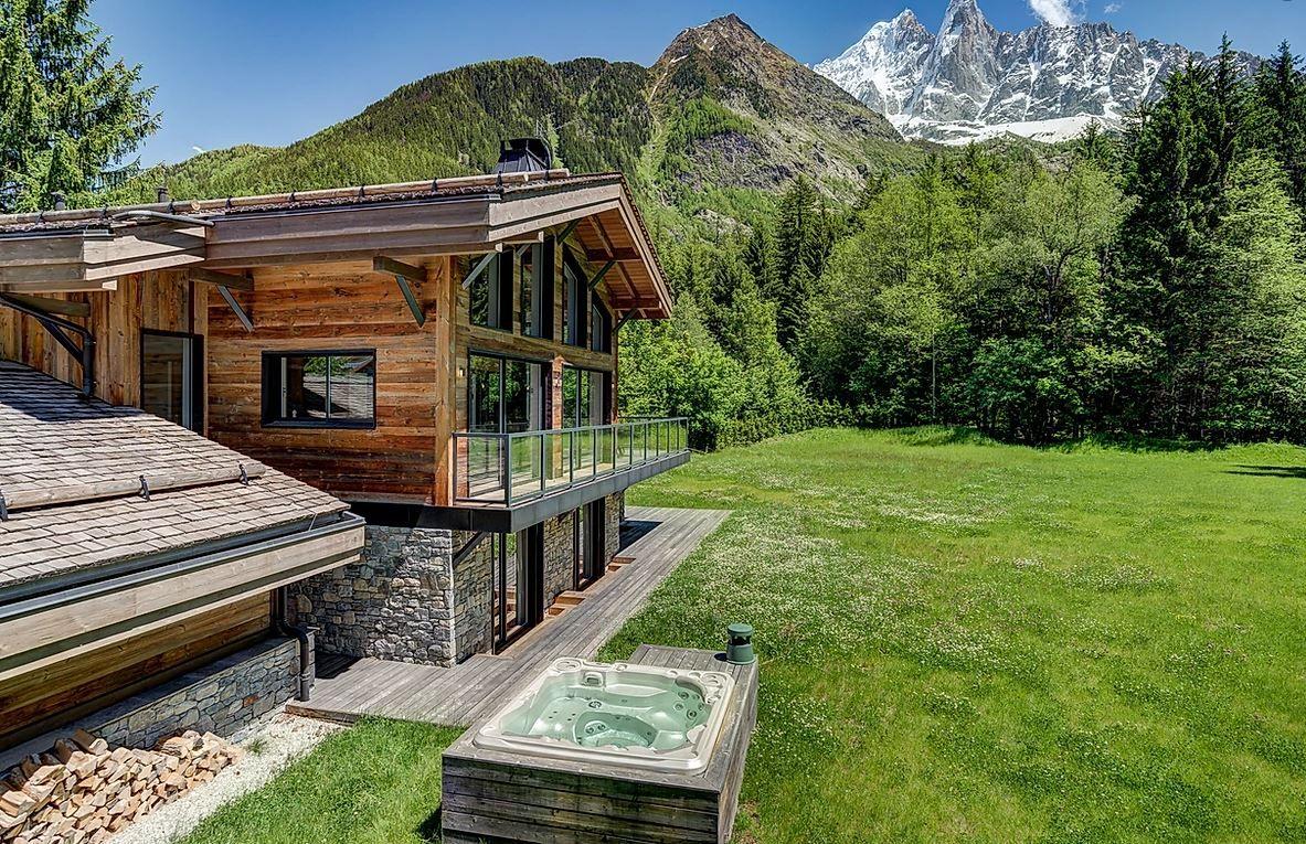 Chamonix, luxury chalet Chamonix, chalets in the alps with a hot tub 