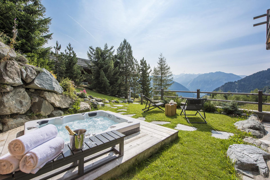 Private wellness at your luxury chalet in Verbier. Some of the best hot tub views at Chalet Rock, Verbier 