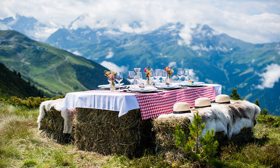 Mountain picnic with Kando Events. Luxurious Experiences in Verbier with Kando Events. 