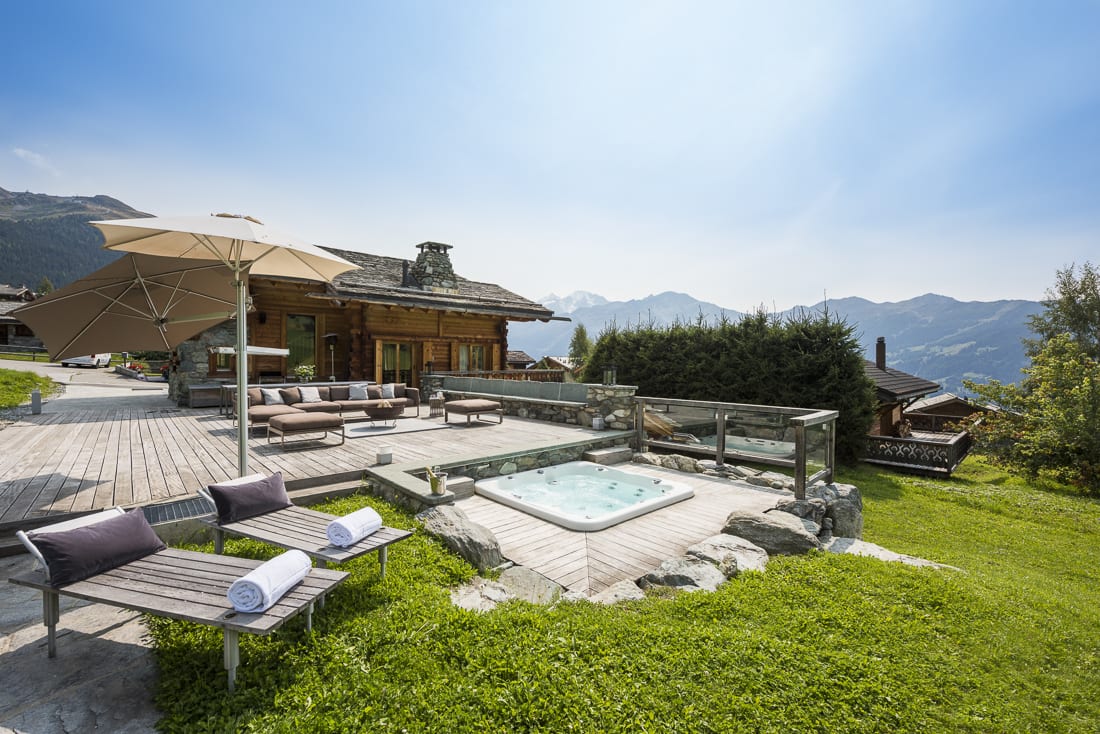 luxury summer chalet in Vebrier, Chalet Pierre Avoi. Featuring great views from the hot tub and terrace. 