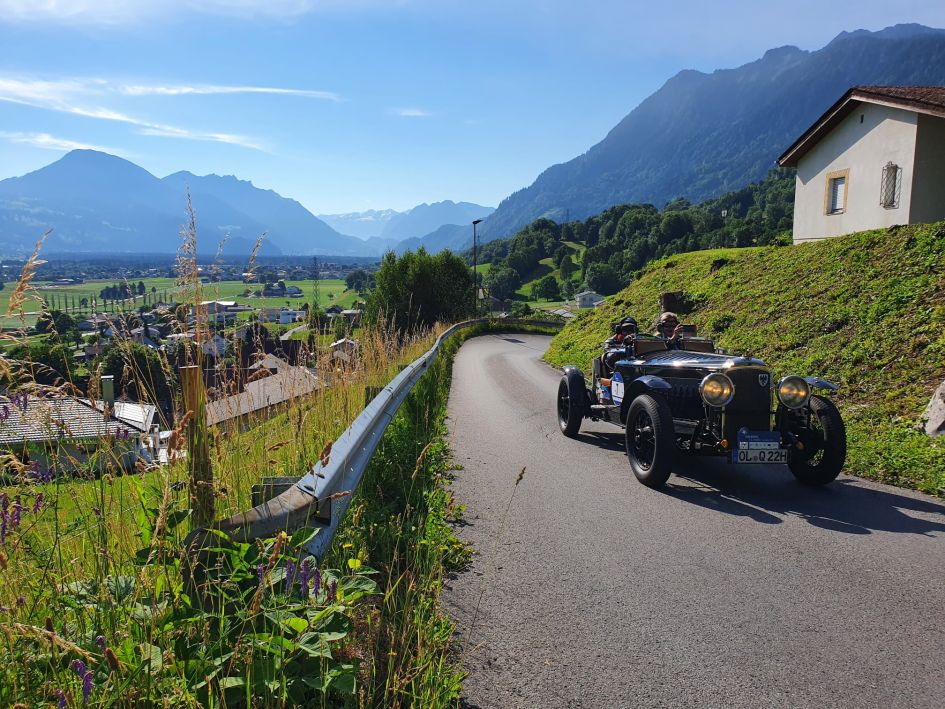 A classic car en route of the Lech Arlberg car rally.