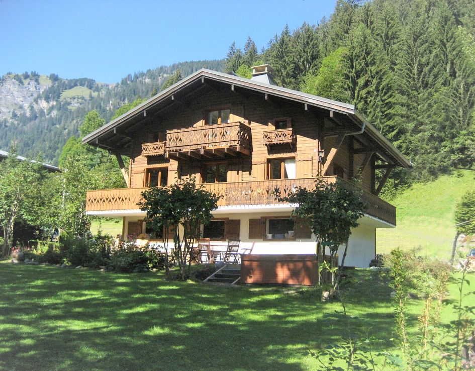 traditional summer chalet in Chatel