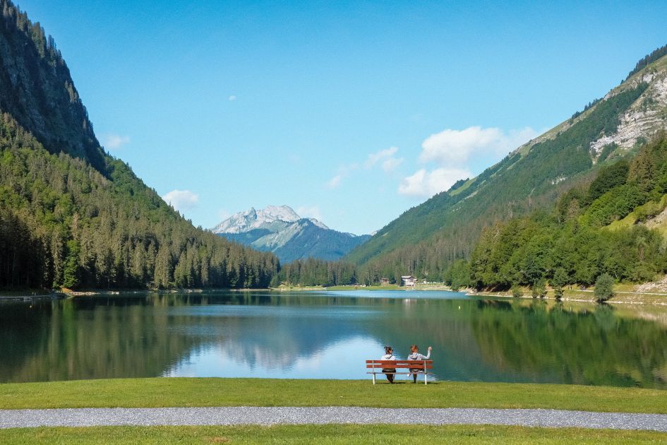Lac de Montriond, Morzine. Credit: Morzine Tourisme Lac de Montriond in Morzine, Lakes in Morzine, swimming in the Alps, lakes for swimming in the Alps
