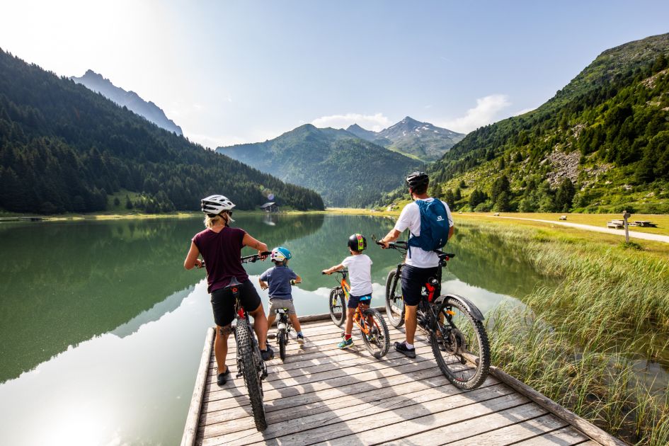 French Alps summer holiday bucket list! Featuring a must-do list summer activities in the French Alps this year.