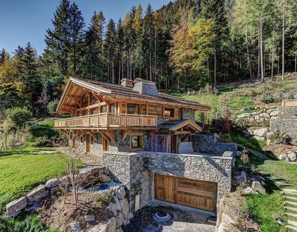 Chalet Saphir - Luxury Summer Chalets in Chamonix Chalet Saphir is perfect for your Chamonix summer holiday. Featuring as one of our luxury summer chalets in Chamonix, Chalet Saphir offers an idyllic setting for your stay.