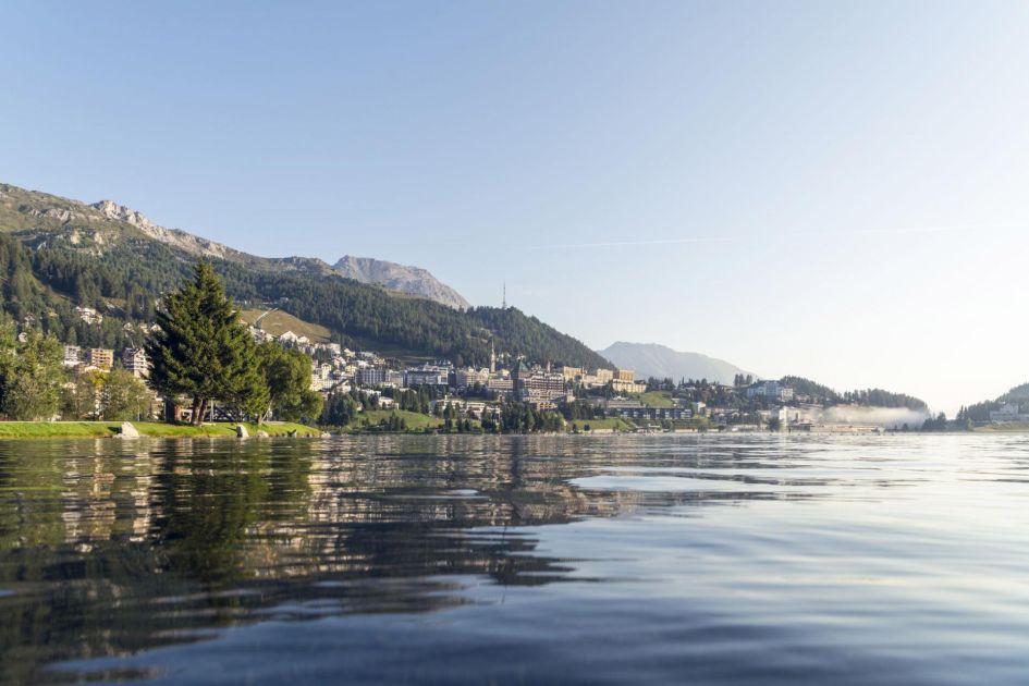 Lake St Moritz's beautiful waters mirror the mountain background that surrounds the lake - perfect for a lakes and mountain holiday!