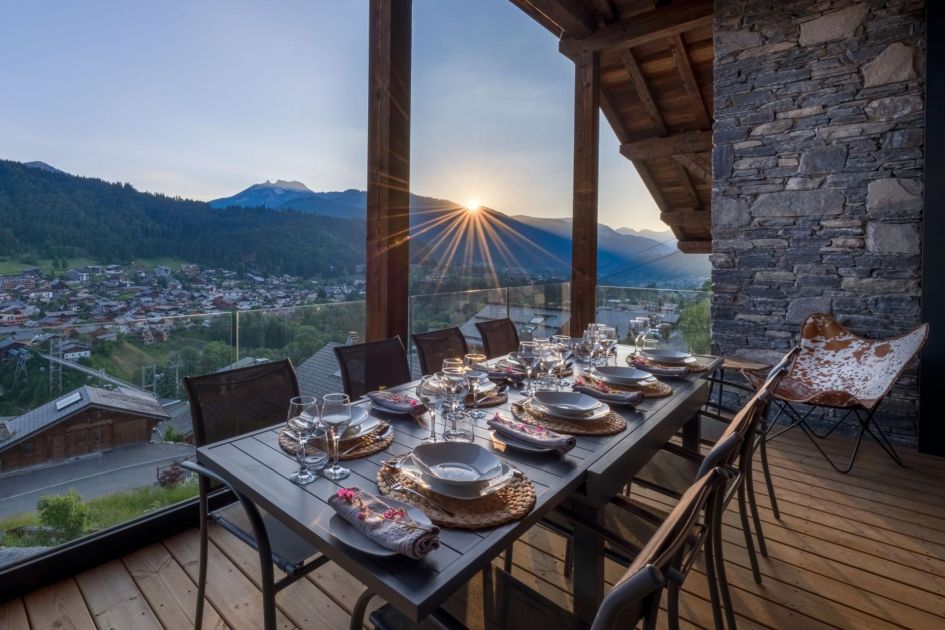 Alfresco dining at Chalet Griffonner, perfect for refuelling after a long day exploring the Portes du Soleil in the summer. A self catered summer holiday in Morzine hits the sweet spot with evening views like this!