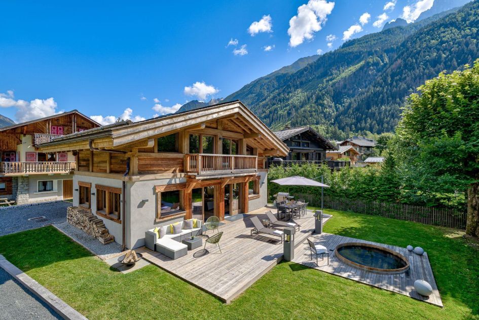 Luxury chalet in the centre of Chamonix with an outdoor hot tub and alfresco dining area perfect for a luxury summer holiday in the mountains.