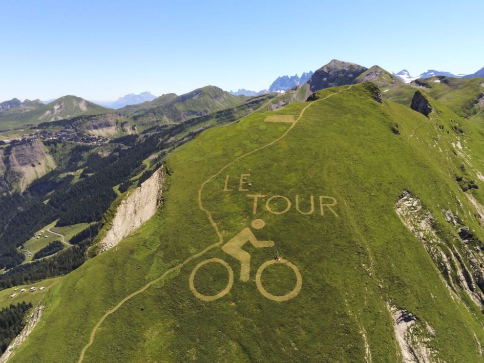 Le Tour de France in Morzine to catch whilst you are on your luxury summer holiday.