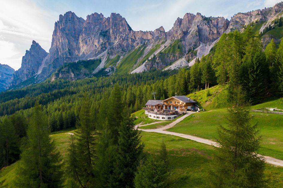 You can stop off at one of the many mountain refuges during your hike in Cortina such as Refugio Mietres