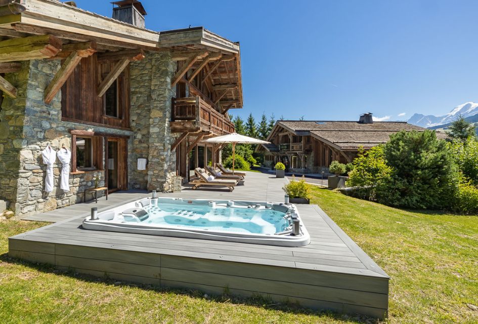 Ultima Megève, Megève Outdoor hot tub with an incredible outlook on the summer scenery of Megève in the distance.