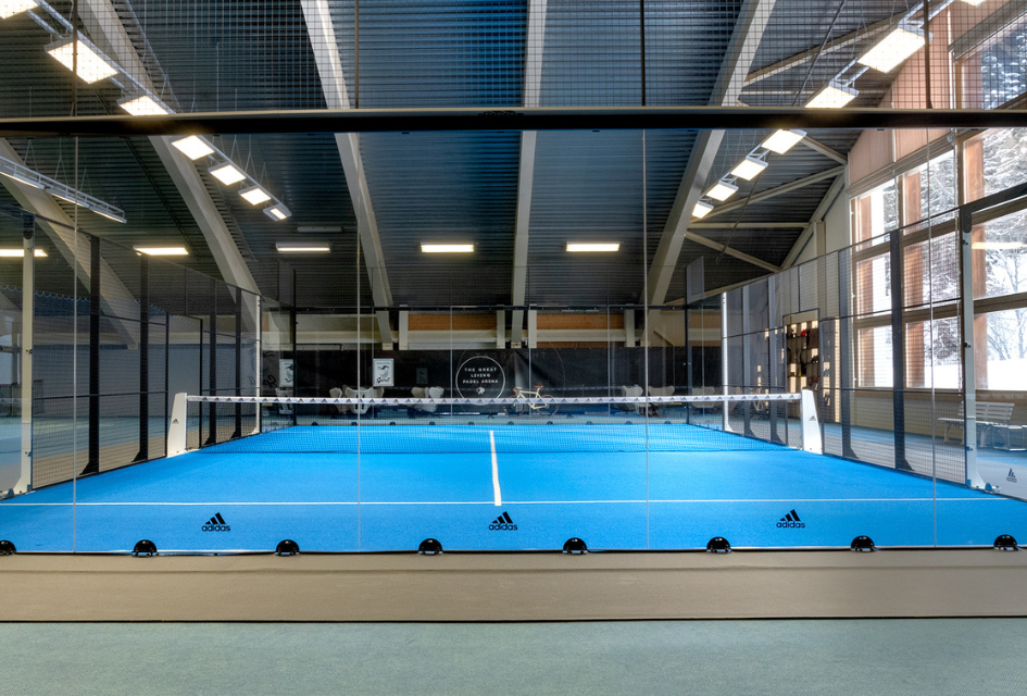 An indoor padel court built by adidas and open all year round. The perfect family activity when on holiday in St Moritz.