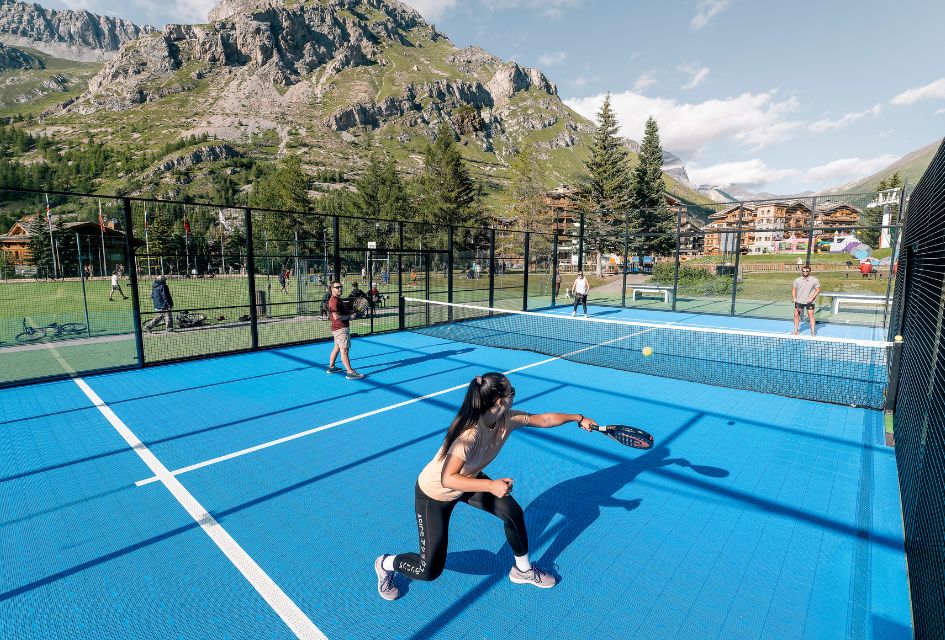 Breathtaking mountains neighbour this padel court in Val d'Isère, so you can play padel in style.