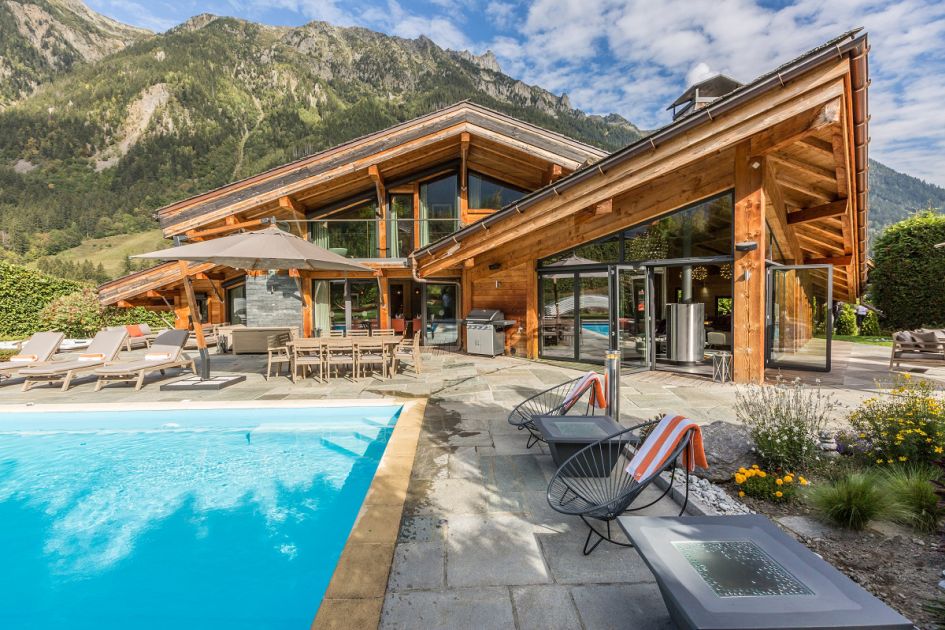 Relax on the sun loungers whilst the kids enjoy a splash in the pool. A luxury swimming pool chalet in Chamonix.