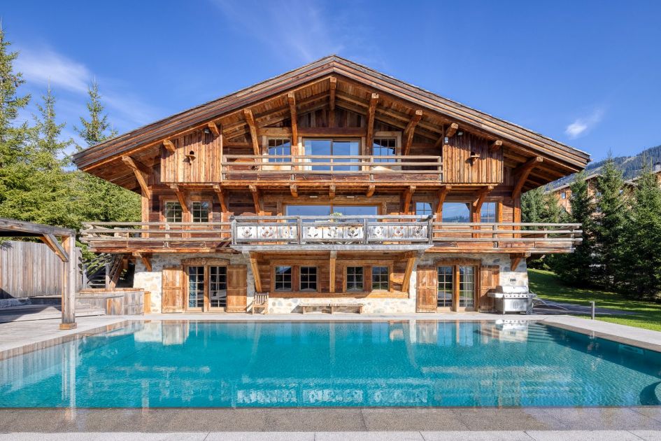 Chalet with plenty of balcony space overlooking its private swimming pool, Megève
