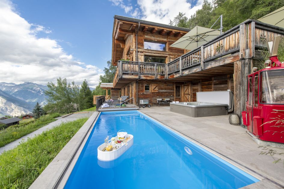 Hillside chalet over looking the mountains, La Tzoumaz