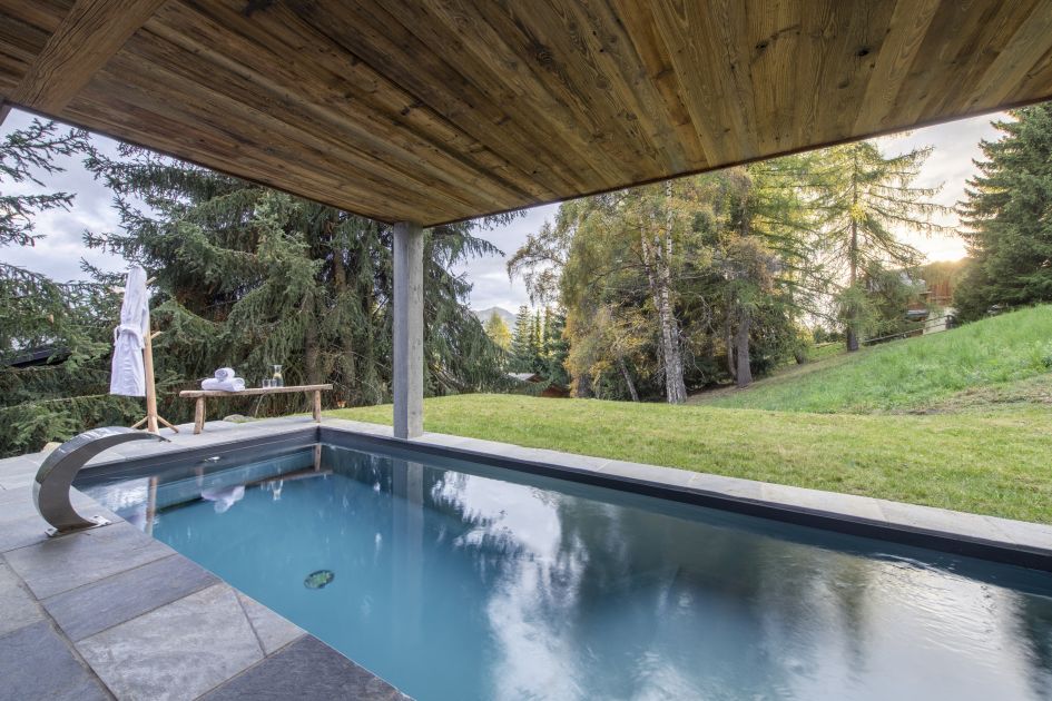 Verbier summer chalet with an outdoor swimming pool