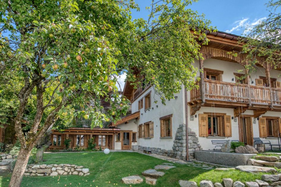 External view of Chalet des Soeurs, offering a traditional alpine design. 