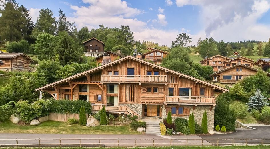 External view of Chalet Vue Mont Blanc, showcasing its alpine chic style.
