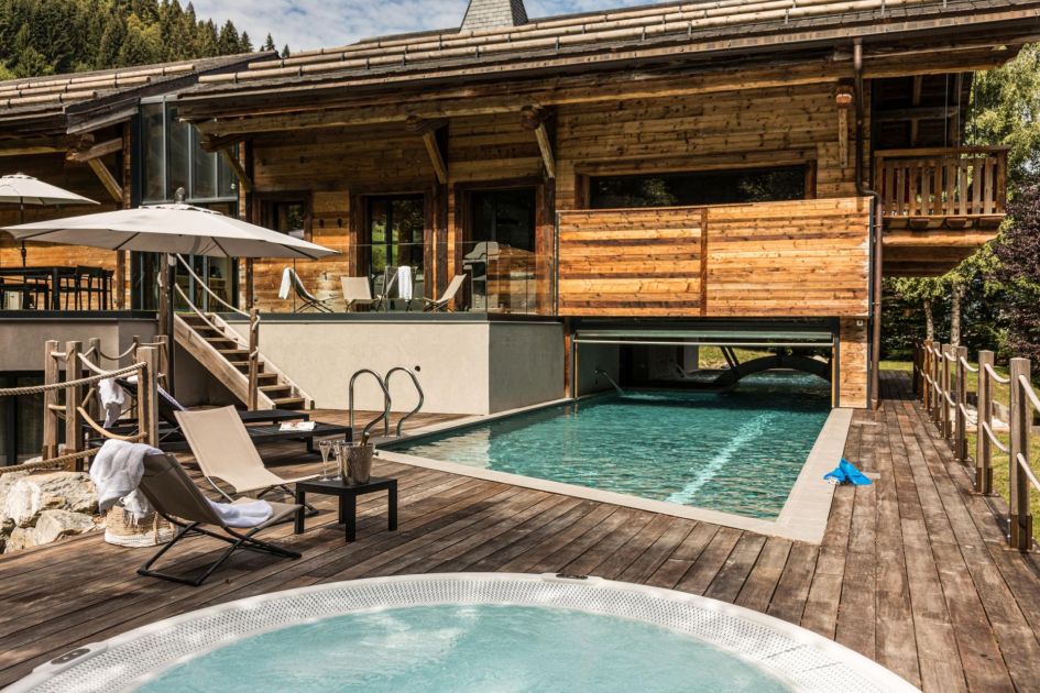 Chalet Joux Plane, Morzine An indoor/outdoor 23m swimming pool and an outdoor sunken hot tub. The terrace at Chalet Joux Plane has it all.